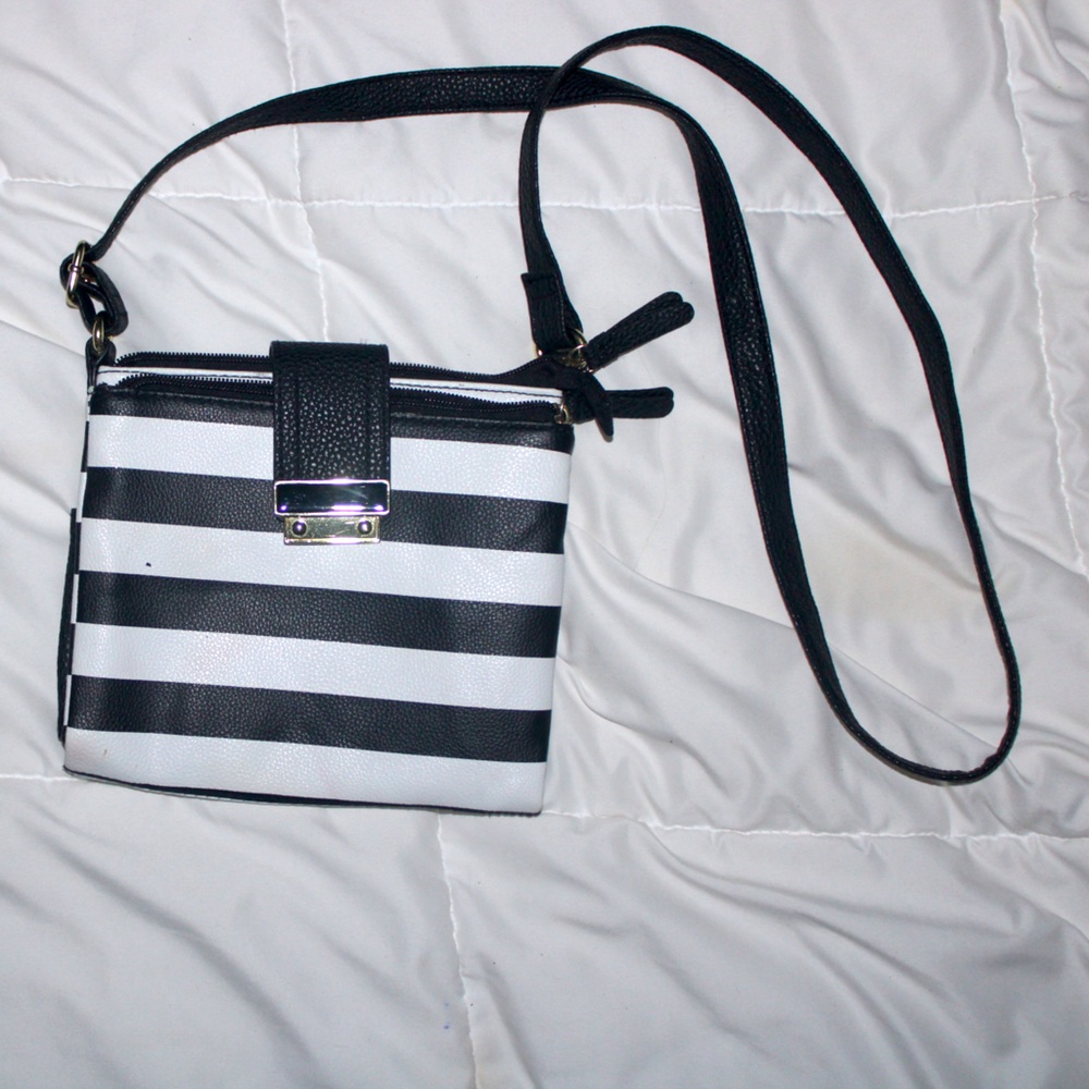 Cross Body Black & White Purse